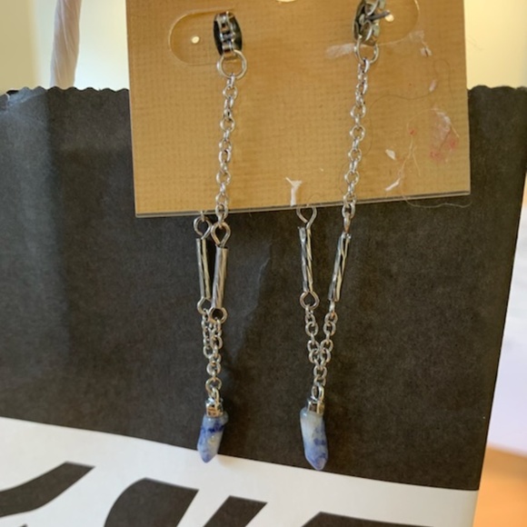 Silver tone back Prong earrings with little blue stone - Picture 2 of 4